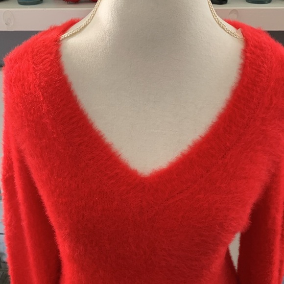Signature Studio Sweater - Picture 3 of 10